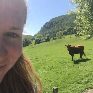 Meet your Posher, Claire